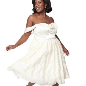 Unique vintage Ivory satin XL
Marceline swing dress 1950s Bridal #0053